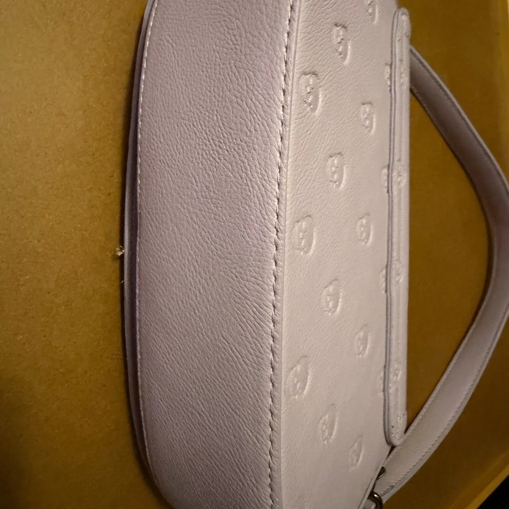Bnwt Betsy Johnson Lilac Embossed Leather Shoulder Bag w/ skulls & skeleton keys - Picture 8 of 9